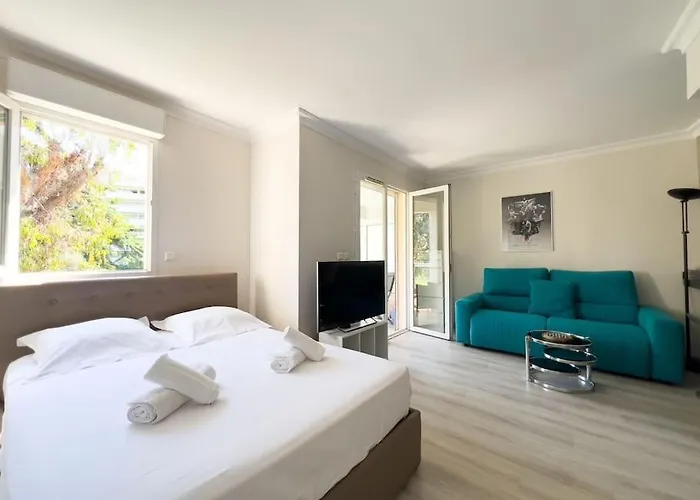 Apartment Avec Terrasse Et Vue Arboree *