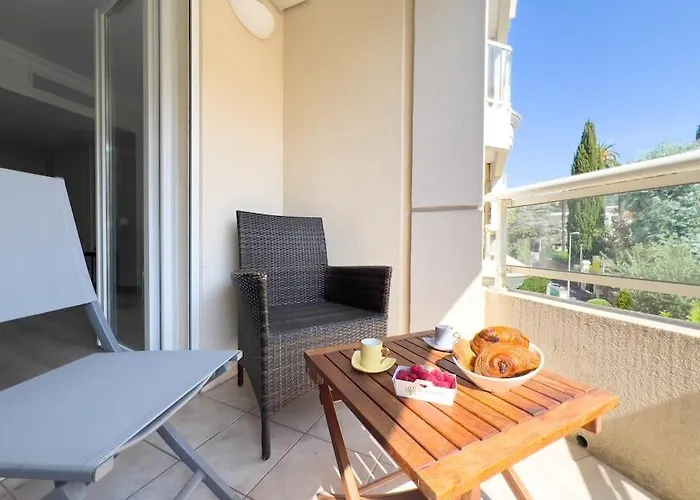 Avec Terrasse Et Vue Arboree Apartment *